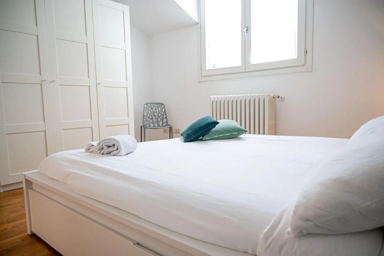 Apartamento Trilocale Zona Farini/Isola Milán 0*,  Italia